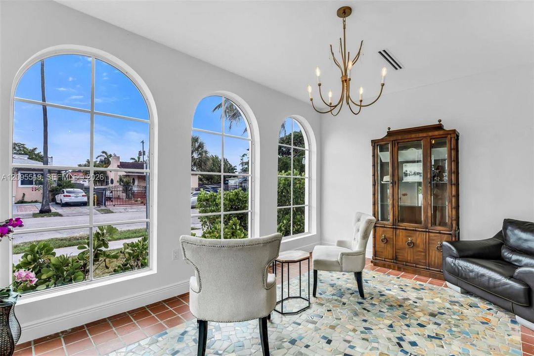 For Rent: $9,500 (5 beds, 4 baths, 2638 Square Feet)