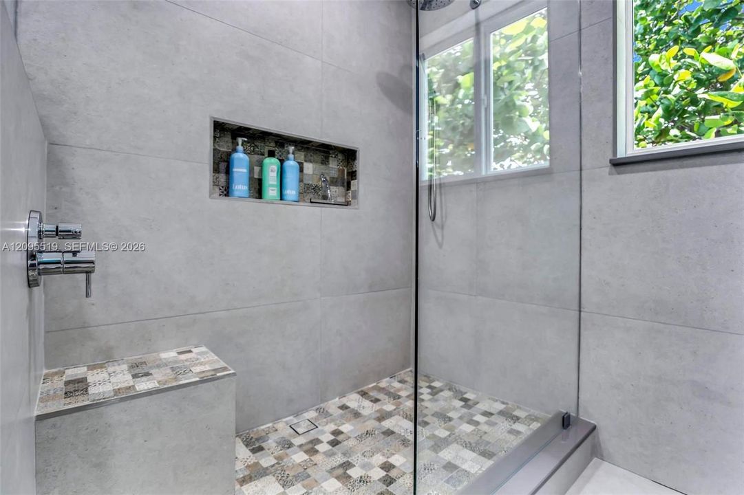 For Rent: $9,500 (5 beds, 4 baths, 2638 Square Feet)