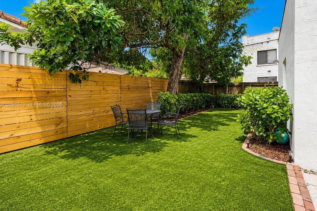 For Rent: $9,500 (5 beds, 4 baths, 2638 Square Feet)