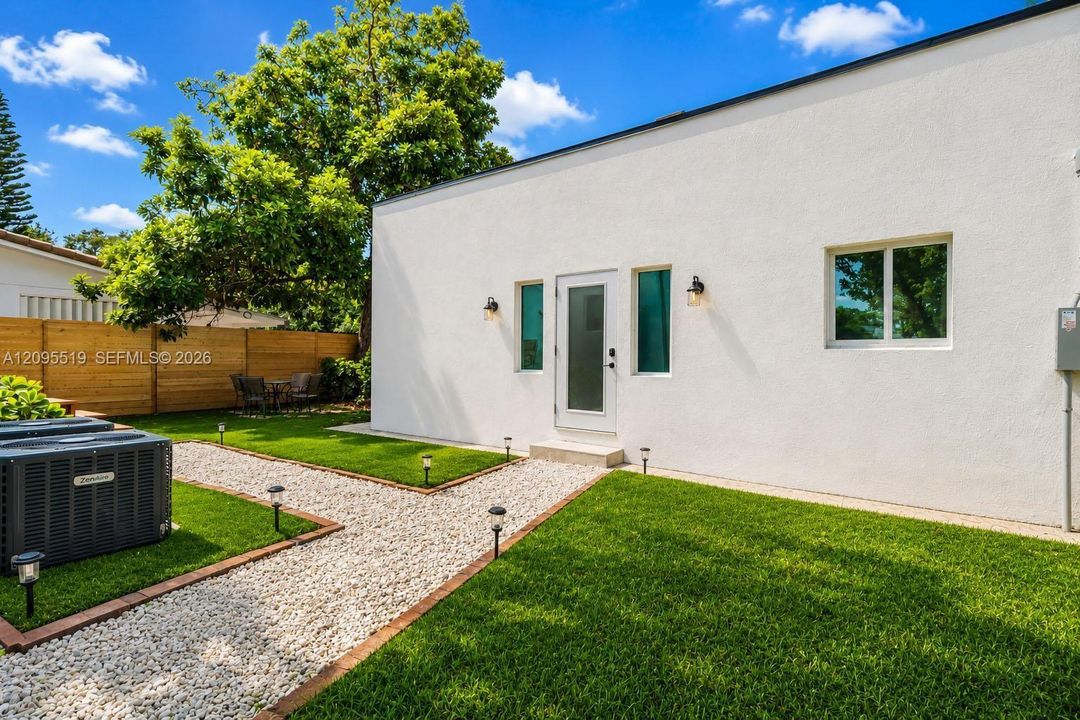 For Rent: $9,500 (5 beds, 4 baths, 2638 Square Feet)
