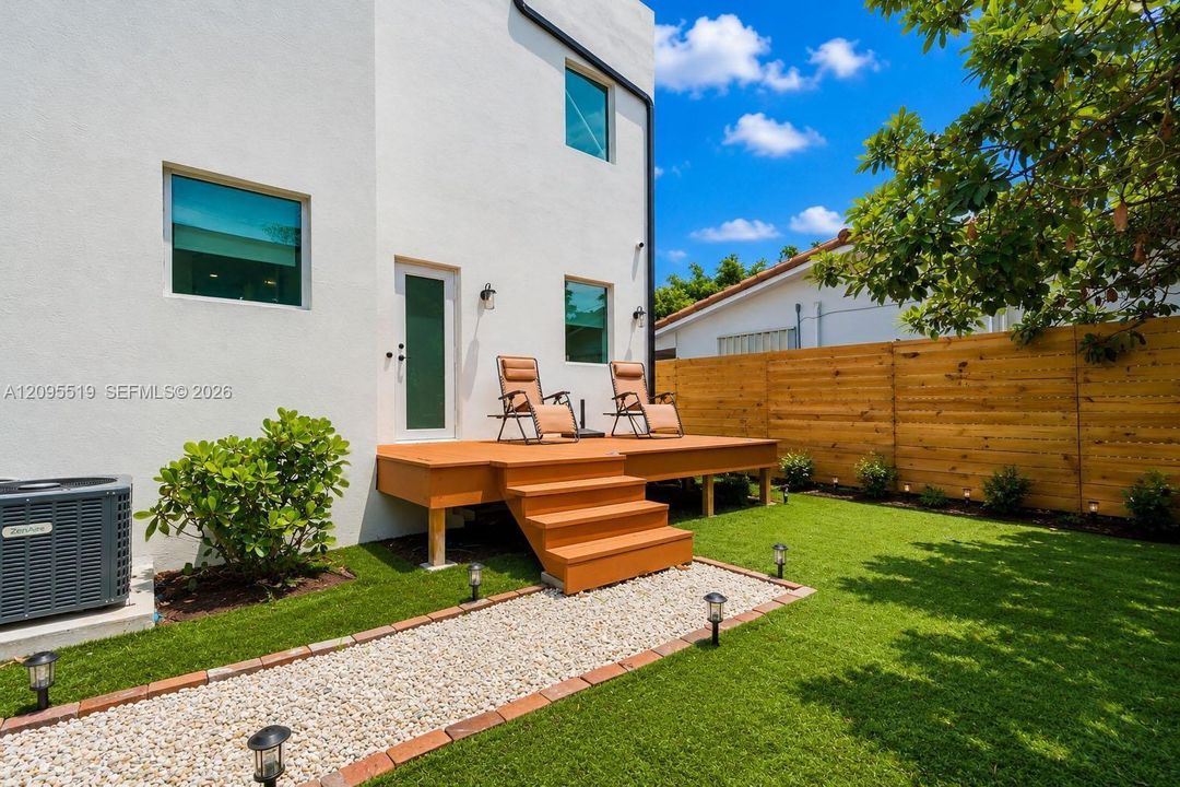 For Rent: $9,500 (5 beds, 4 baths, 2638 Square Feet)
