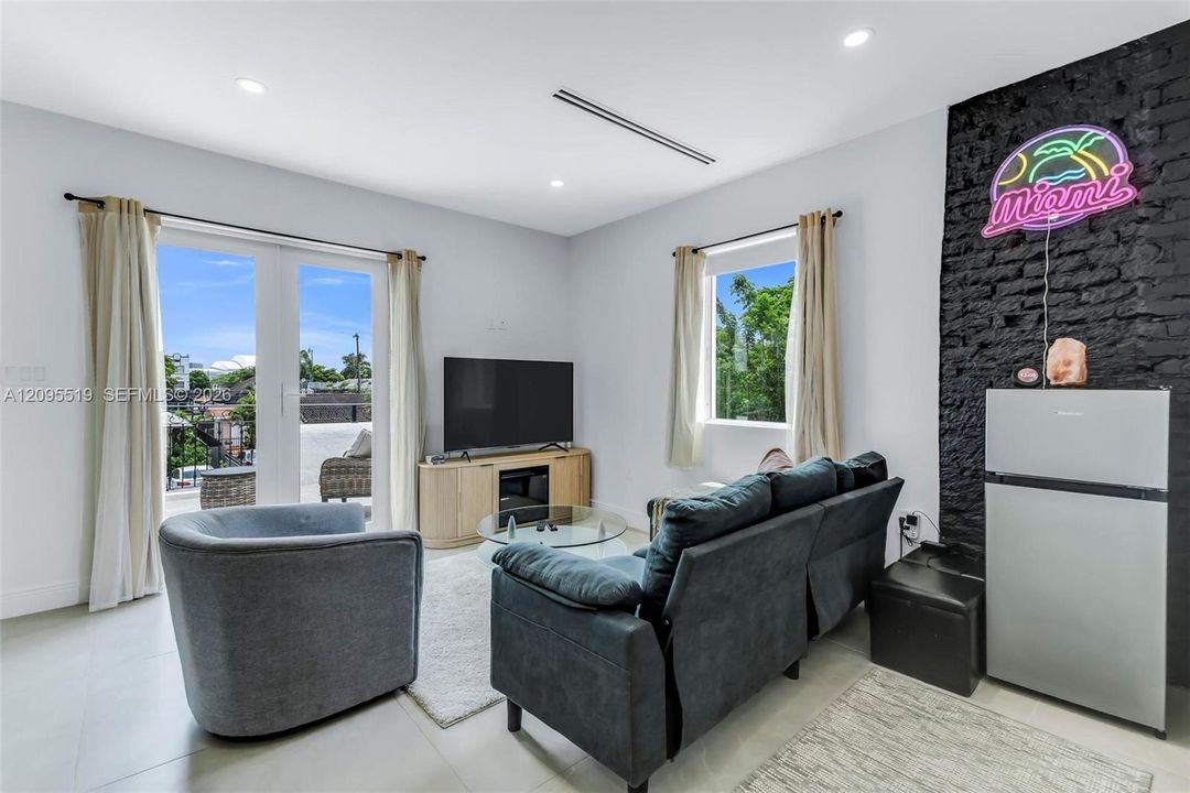 For Rent: $9,500 (5 beds, 4 baths, 2638 Square Feet)