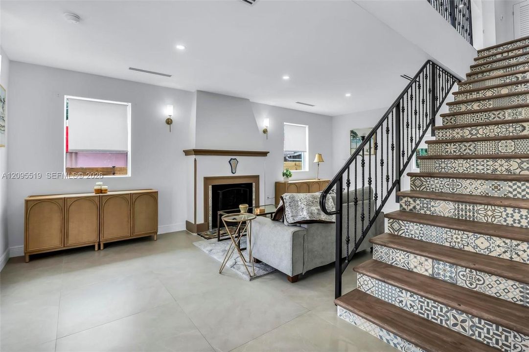 For Rent: $9,500 (5 beds, 4 baths, 2638 Square Feet)