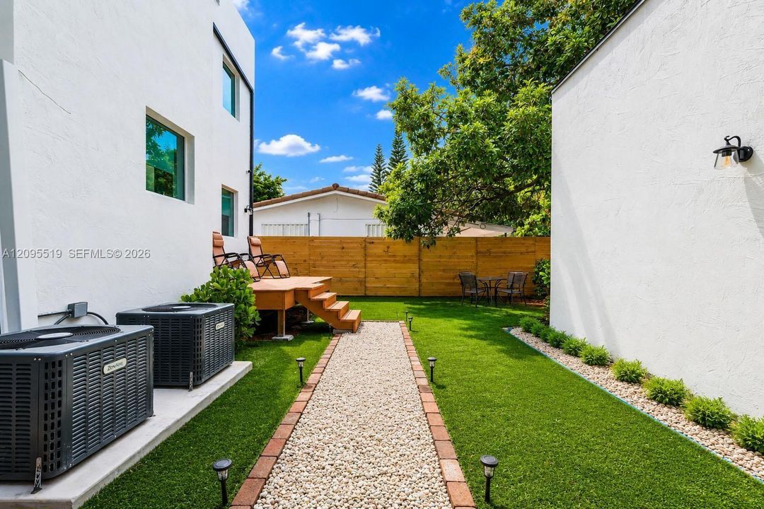 For Rent: $9,500 (5 beds, 4 baths, 2638 Square Feet)