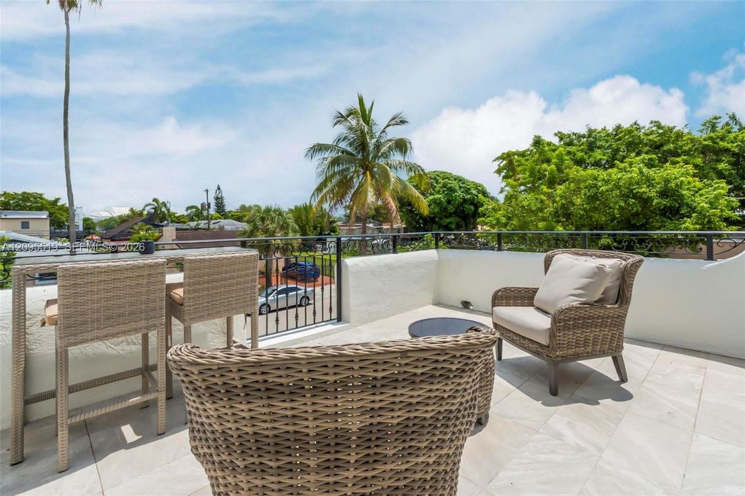 For Rent: $9,500 (5 beds, 4 baths, 2638 Square Feet)