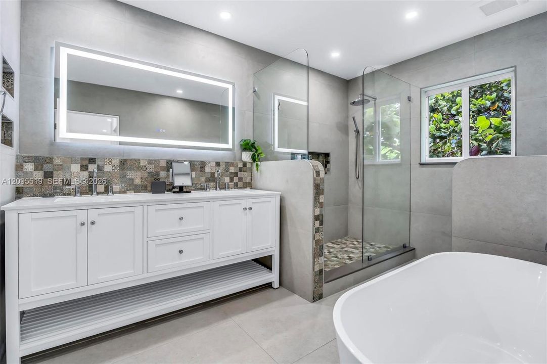 For Rent: $9,500 (5 beds, 4 baths, 2638 Square Feet)