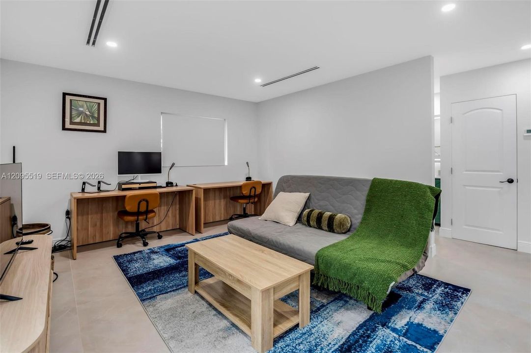 For Rent: $9,500 (5 beds, 4 baths, 2638 Square Feet)