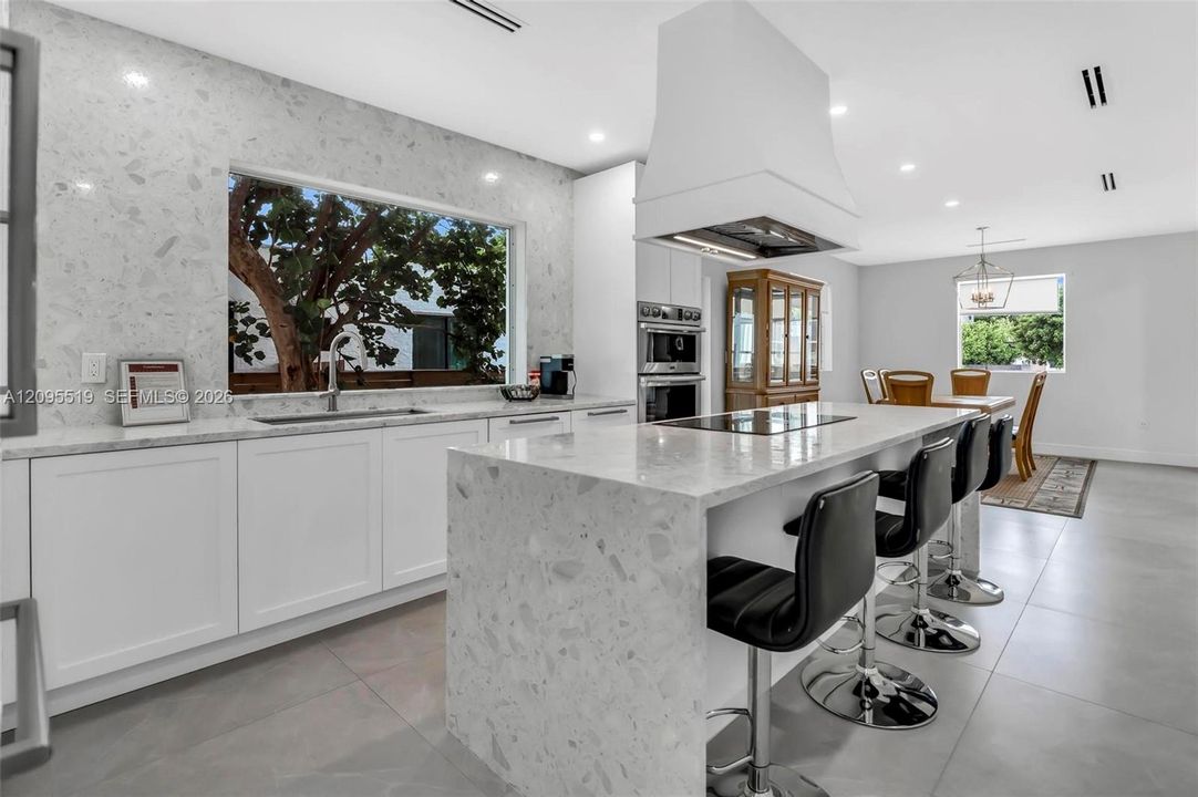 For Rent: $9,500 (5 beds, 4 baths, 2638 Square Feet)