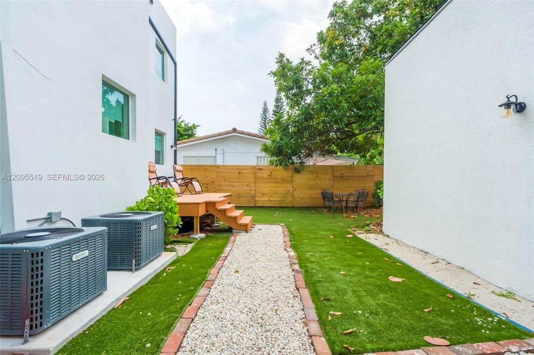 For Rent: $9,500 (5 beds, 4 baths, 2638 Square Feet)