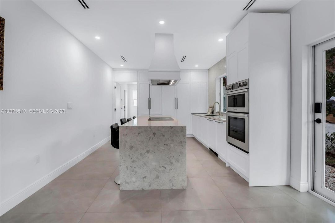 For Rent: $9,500 (5 beds, 4 baths, 2638 Square Feet)