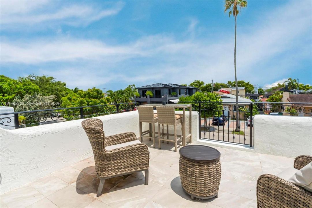For Rent: $9,500 (5 beds, 4 baths, 2638 Square Feet)