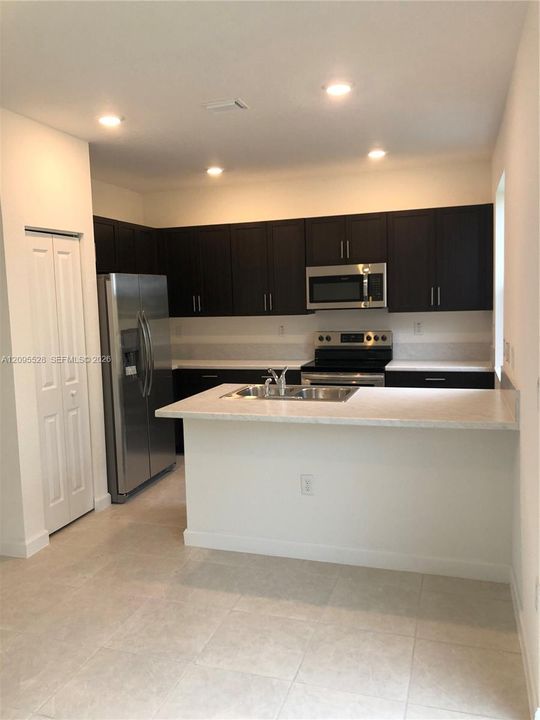 В аренду: $2,499 (3 спален, 2 ванн, 1331 Квадратных фут)