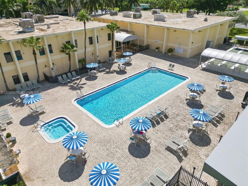 For Sale: $225,000 (2 beds, 2 baths, 960 Square Feet)
