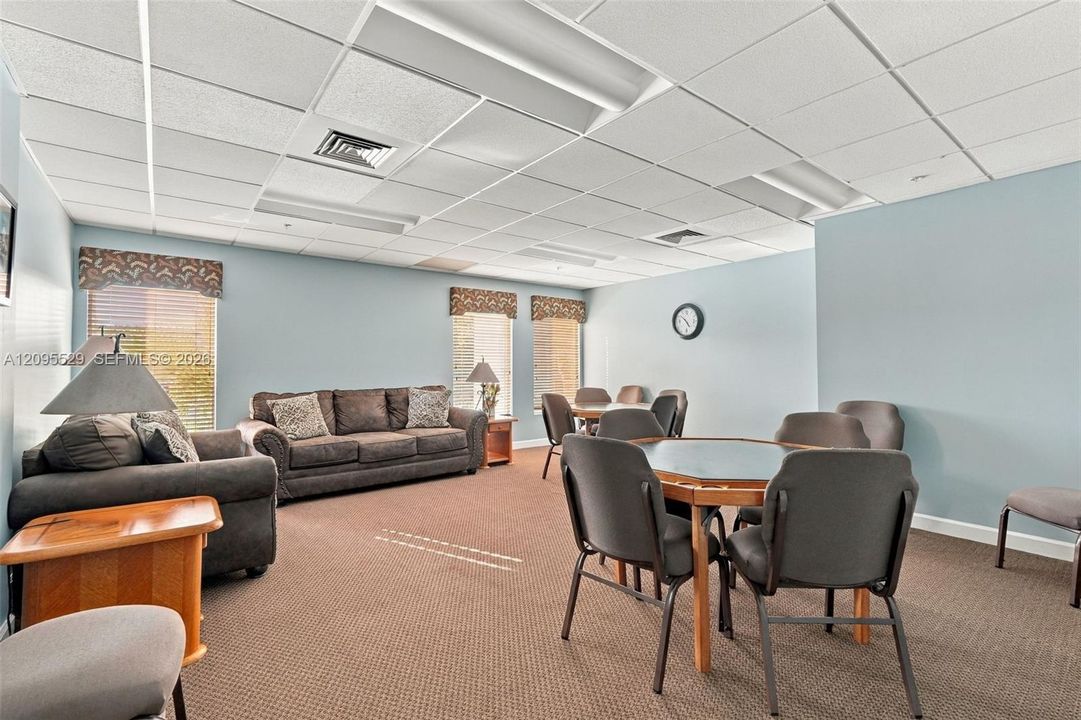 For Sale: $225,000 (2 beds, 2 baths, 960 Square Feet)