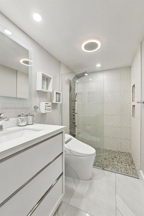 For Sale: $225,000 (2 beds, 2 baths, 960 Square Feet)