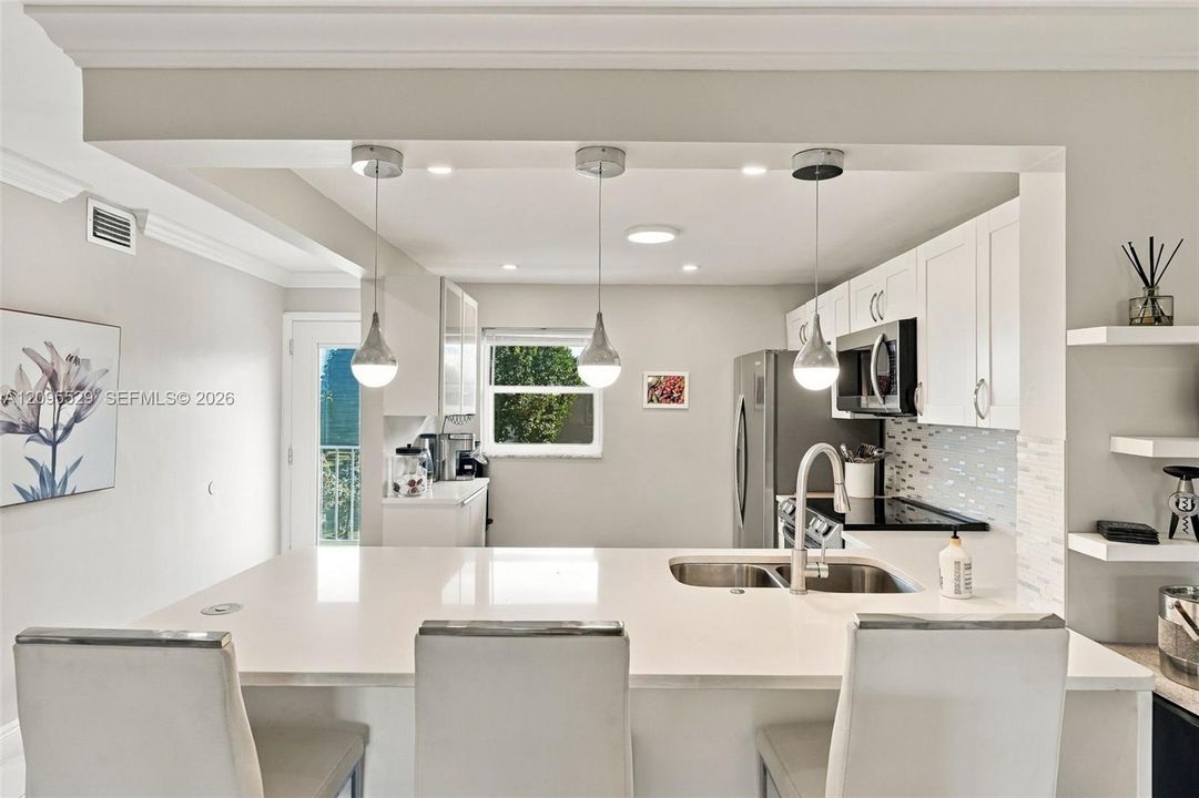 For Sale: $225,000 (2 beds, 2 baths, 960 Square Feet)