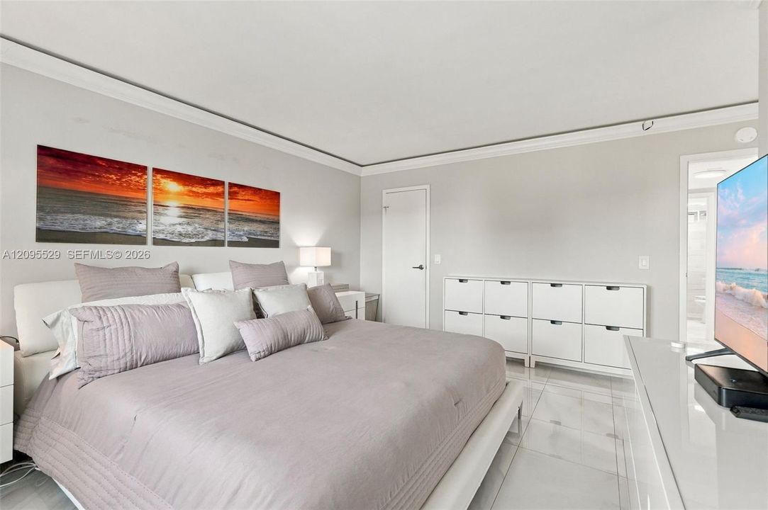 For Sale: $225,000 (2 beds, 2 baths, 960 Square Feet)