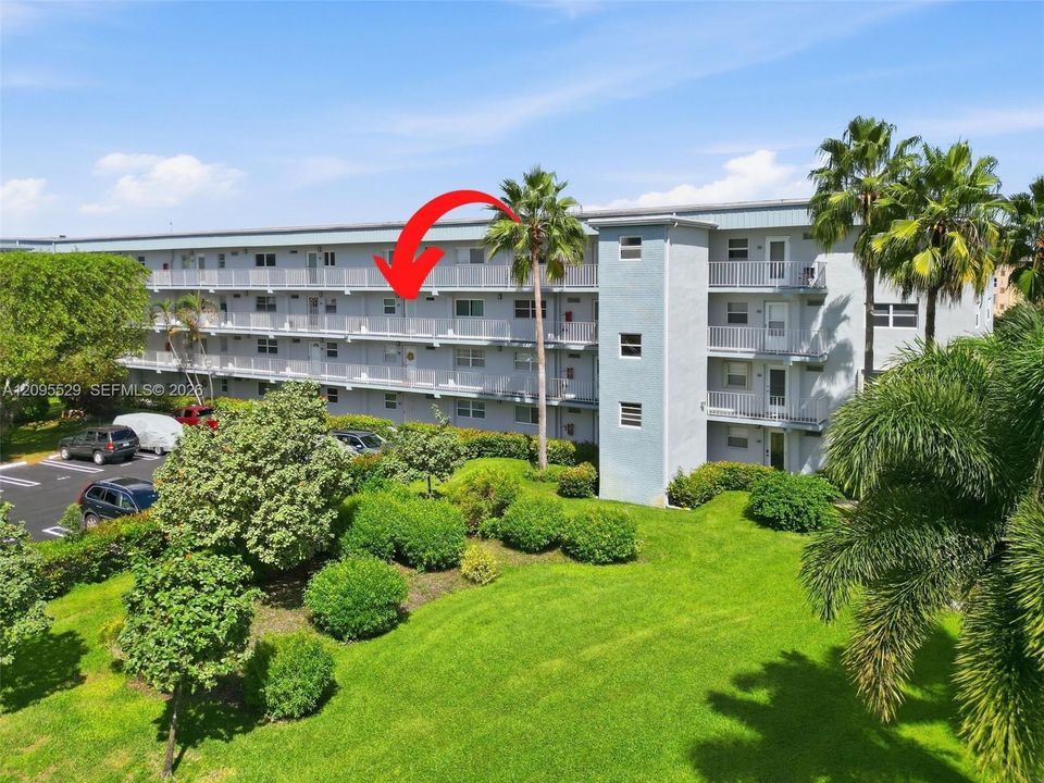 For Sale: $225,000 (2 beds, 2 baths, 960 Square Feet)