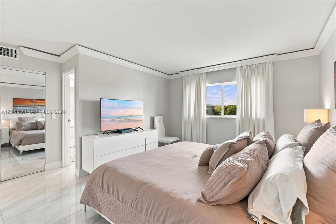 For Sale: $225,000 (2 beds, 2 baths, 960 Square Feet)