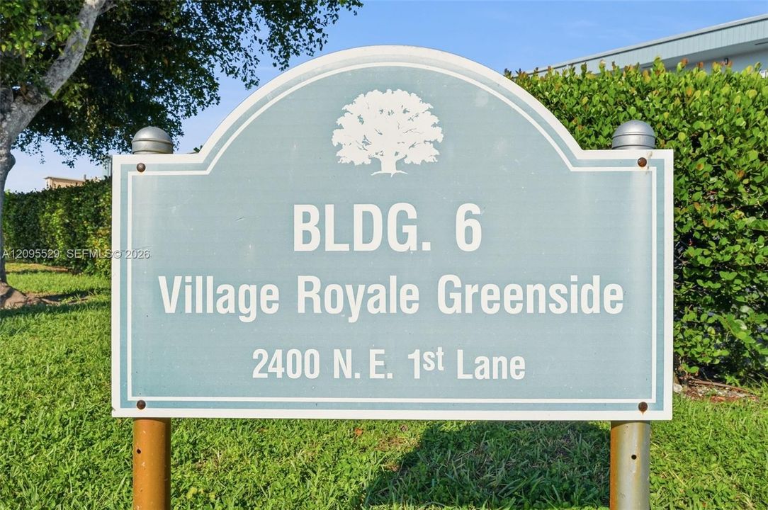 For Sale: $225,000 (2 beds, 2 baths, 960 Square Feet)