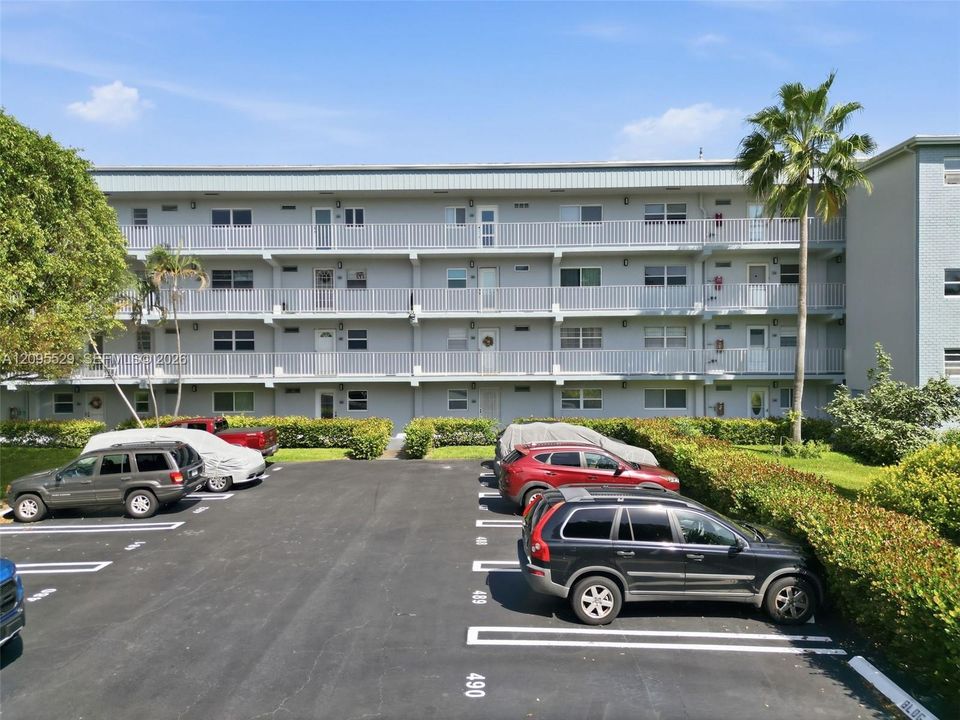 For Sale: $225,000 (2 beds, 2 baths, 960 Square Feet)