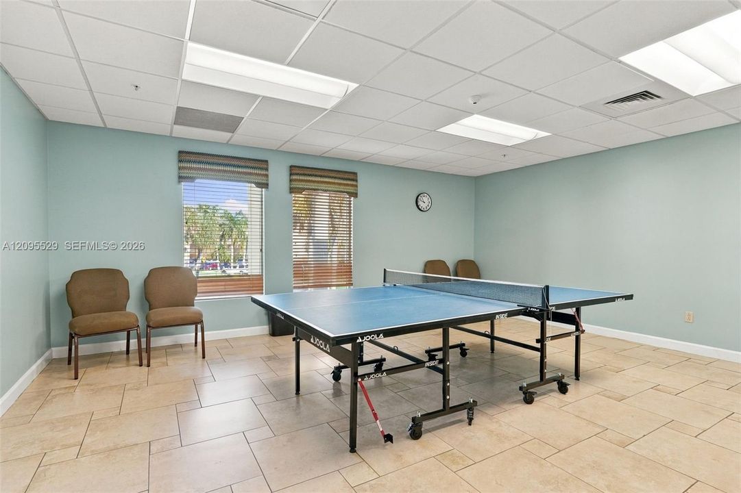 For Sale: $225,000 (2 beds, 2 baths, 960 Square Feet)