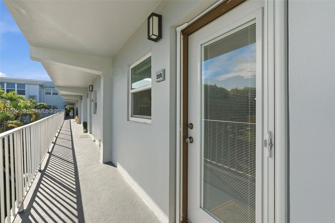 For Sale: $225,000 (2 beds, 2 baths, 960 Square Feet)