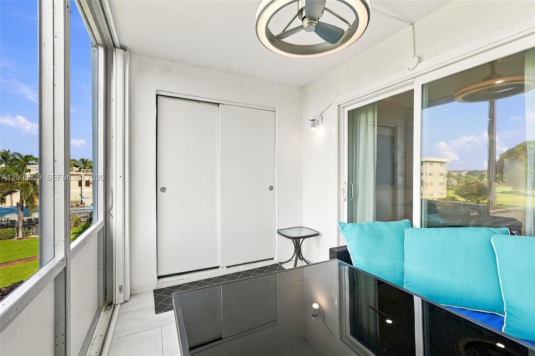 For Sale: $225,000 (2 beds, 2 baths, 960 Square Feet)