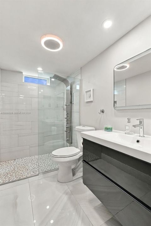 For Sale: $225,000 (2 beds, 2 baths, 960 Square Feet)