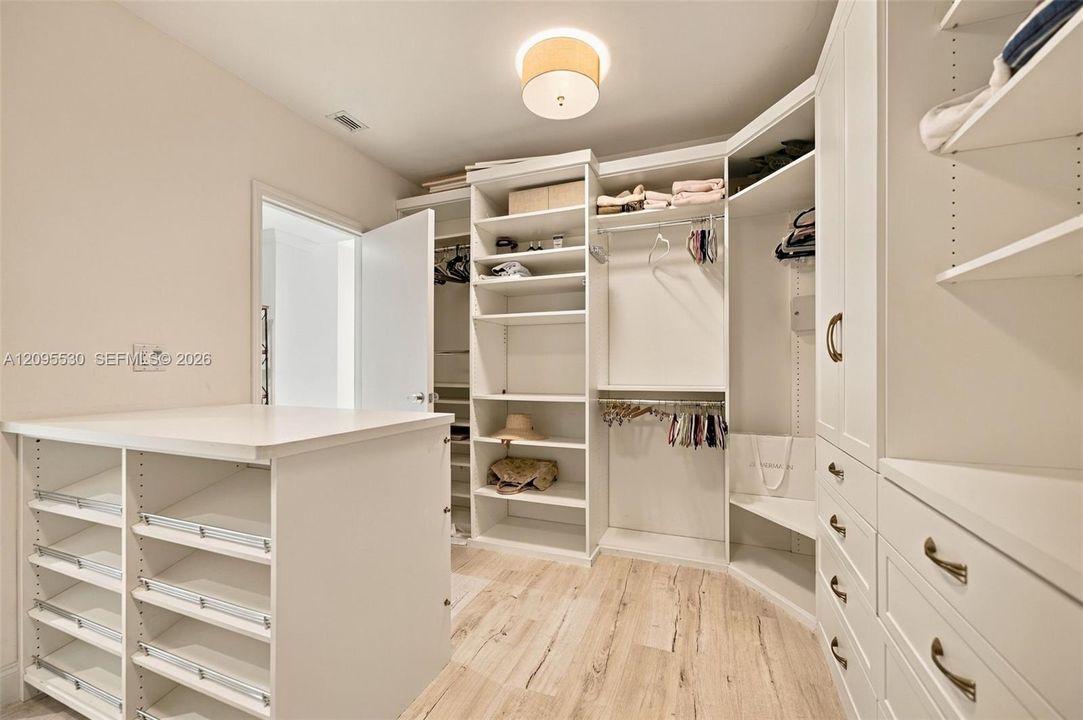 For Sale: $3,699,000 (3 beds, 3 baths, 2260 Square Feet)