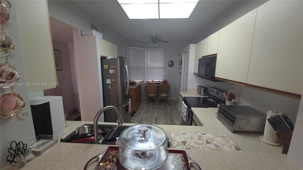 На продажу: $460,000 (2 спален, 2 ванн, 1145 Квадратных фут)