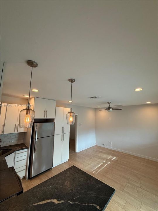 For Rent: $1,990 (1 beds, 1 baths, 600 Square Feet)