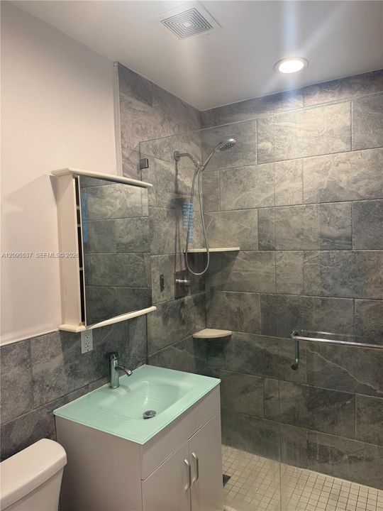 For Rent: $1,990 (1 beds, 1 baths, 600 Square Feet)