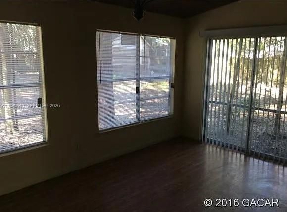 For Sale: $245,000 (3 beds, 2 baths, 1212 Square Feet)