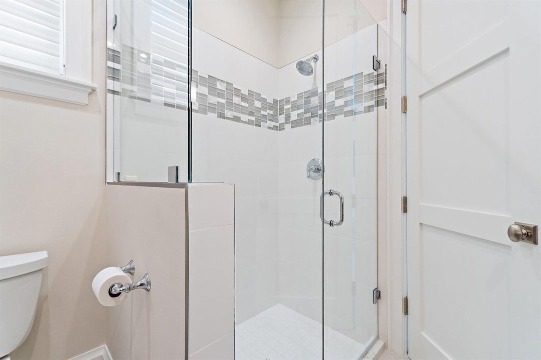 Guest Bath 1