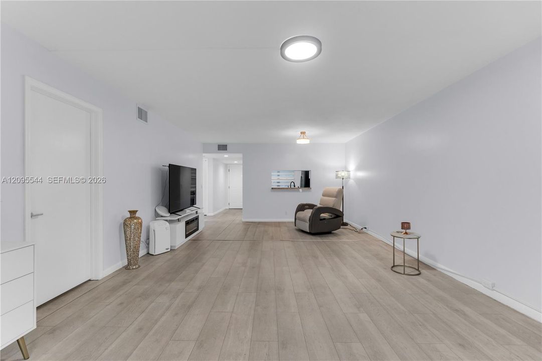 En Venta: $215,000 (2 camas, 2 baños, 1192 Pies cuadrados)