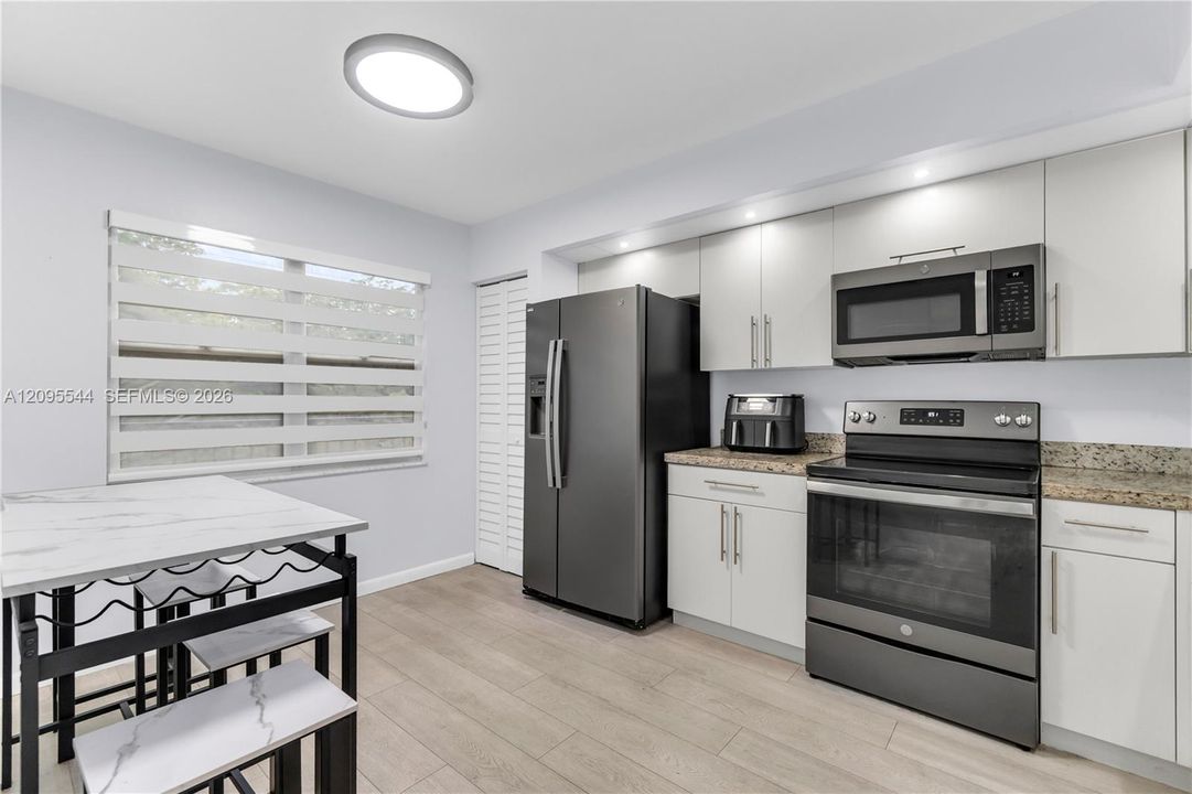 En Venta: $215,000 (2 camas, 2 baños, 1192 Pies cuadrados)
