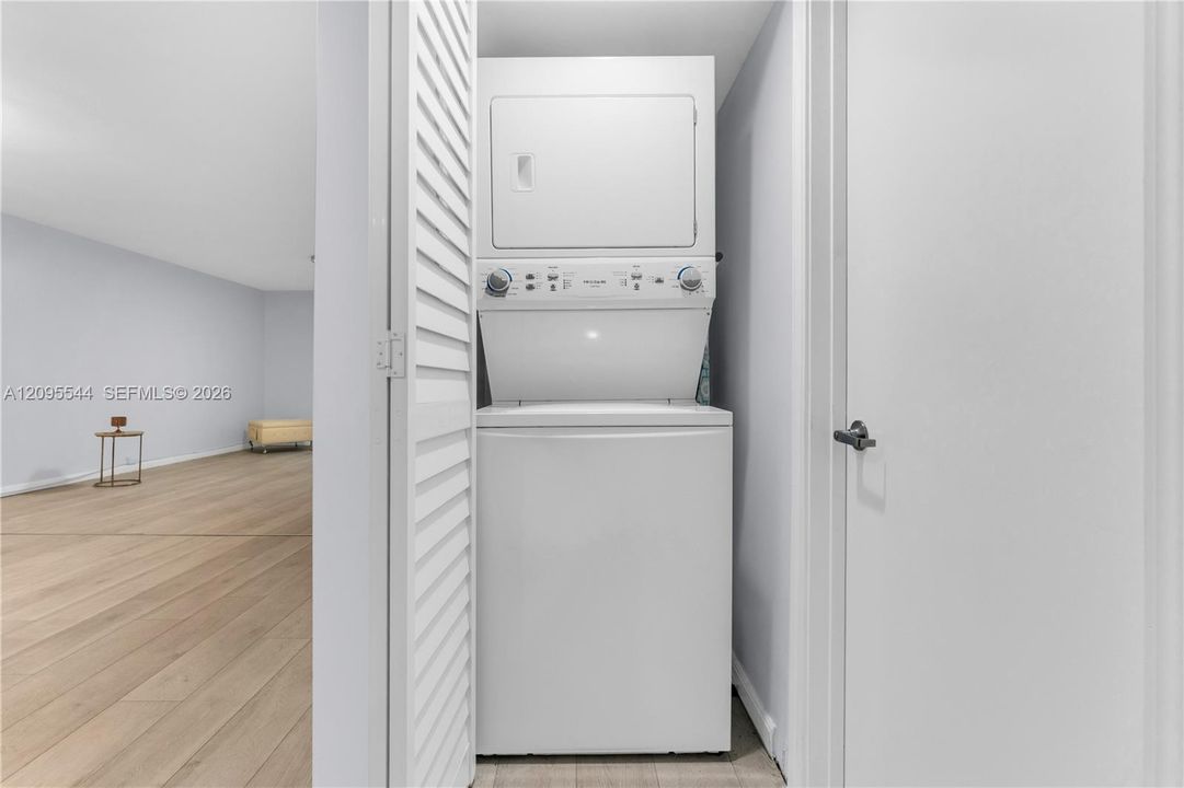 En Venta: $215,000 (2 camas, 2 baños, 1192 Pies cuadrados)
