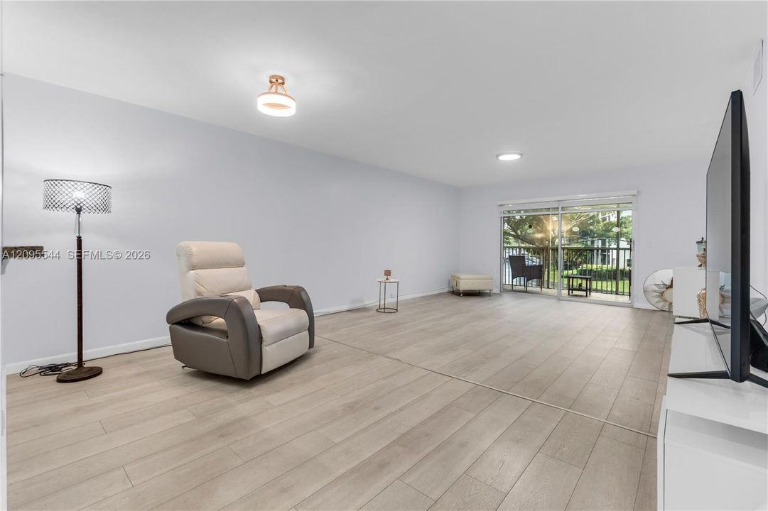 En Venta: $215,000 (2 camas, 2 baños, 1192 Pies cuadrados)