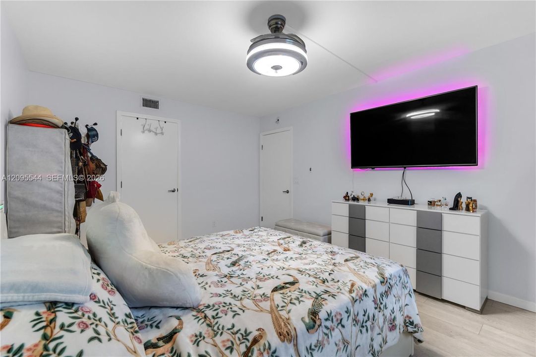 En Venta: $215,000 (2 camas, 2 baños, 1192 Pies cuadrados)