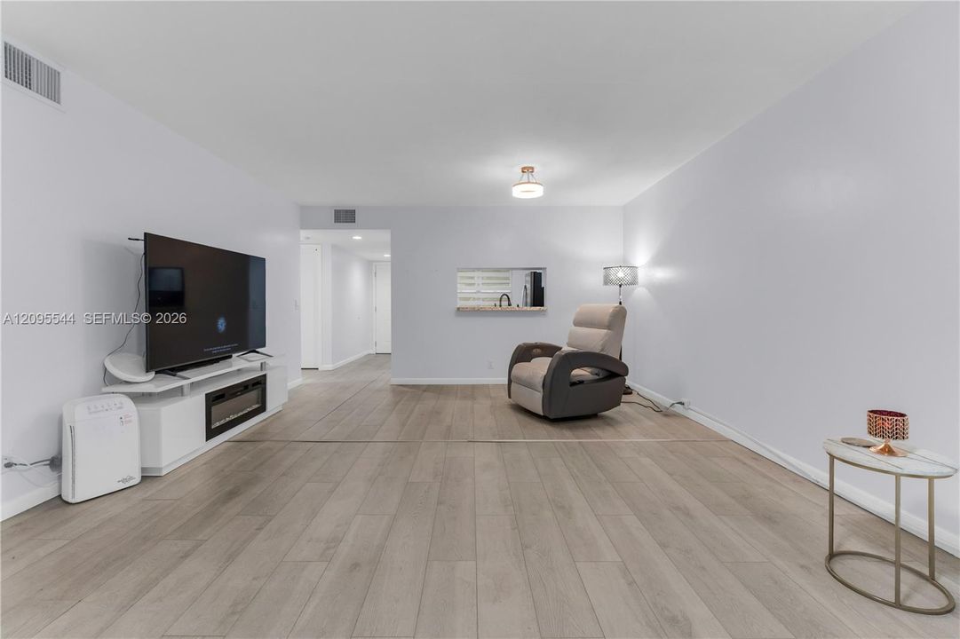En Venta: $215,000 (2 camas, 2 baños, 1192 Pies cuadrados)