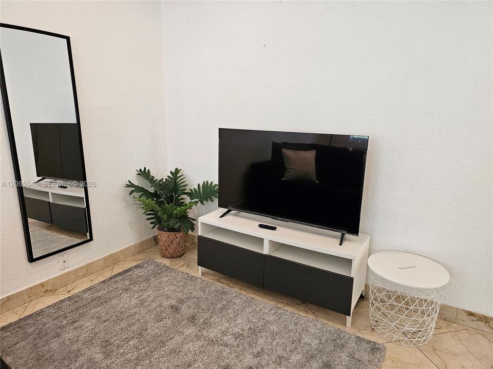 For Rent: $1,800 (1 beds, 1 baths, 530 Square Feet)