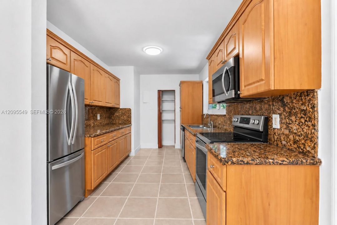 For Sale: $995,000 (3 beds, 2 baths, 1475 Square Feet)