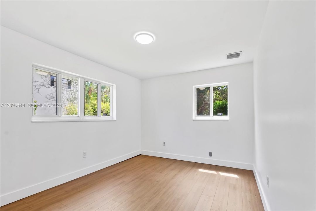 For Sale: $995,000 (3 beds, 2 baths, 1475 Square Feet)