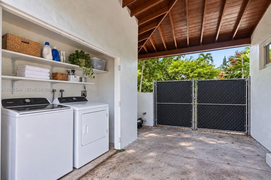 For Sale: $995,000 (3 beds, 2 baths, 1475 Square Feet)