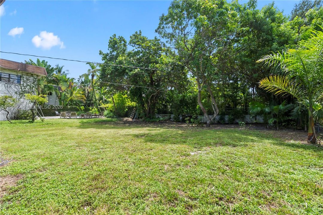 For Sale: $995,000 (3 beds, 2 baths, 1475 Square Feet)