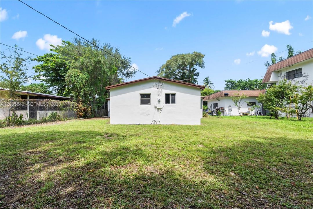 For Sale: $995,000 (3 beds, 2 baths, 1475 Square Feet)