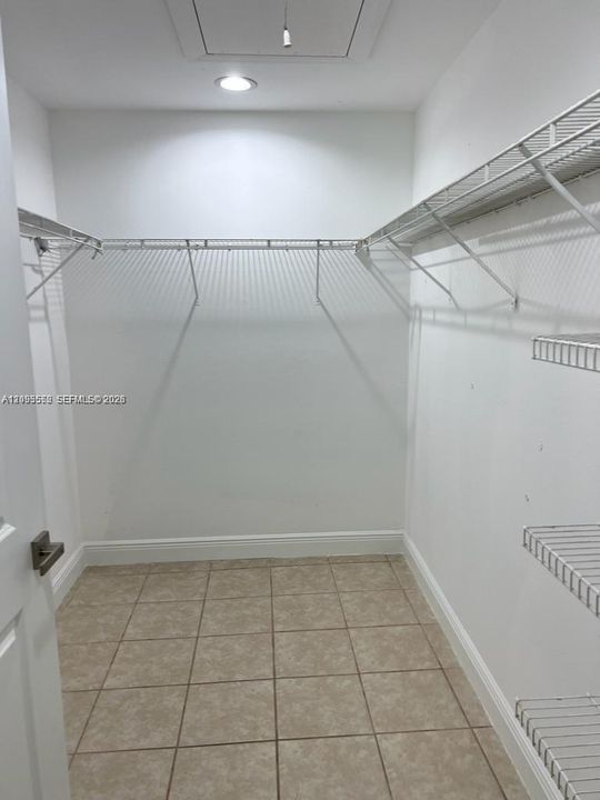 For Rent: $1,600 (2 beds, 2 baths, 1120 Square Feet)