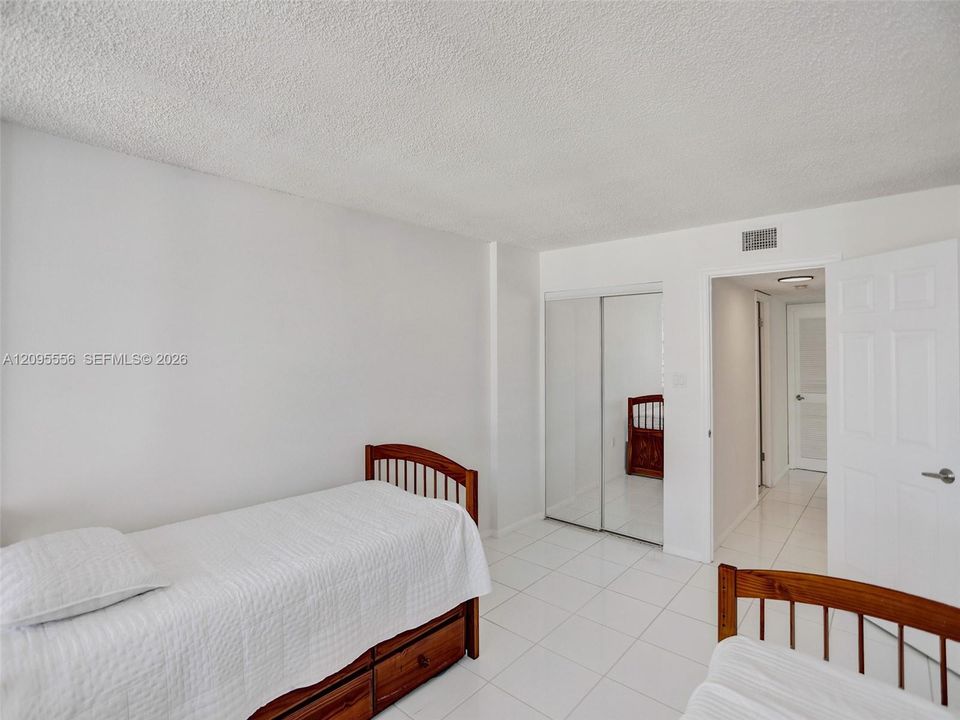 En Venta: $295,000 (2 camas, 2 baños, 1565 Pies cuadrados)