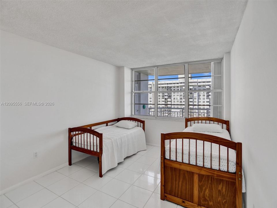 En Venta: $295,000 (2 camas, 2 baños, 1565 Pies cuadrados)